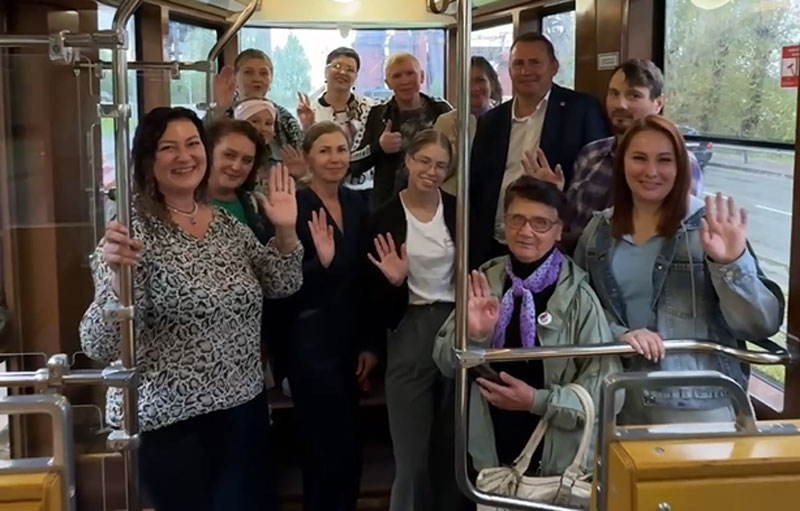 Владислав Пинаев встретился с подписчиками в ретротрамвае и обсудил проблемы Нижнего Тагила | Мэр Нижнего Тагила прокатил подписчиков на ретротрамвае Владислав Пинаев встретился с подписчиками в ретротрамвае и обсудил проблемы Нижнего Тагила | Мэр Нижнего Тагила прокатил подписчиков на ретротрамвае