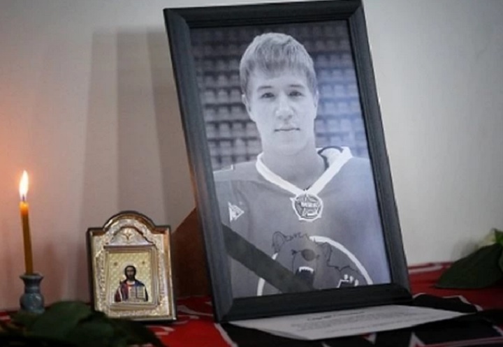 Мать погибшего хоккеиста Сергея Симонова добилась от больницы пожизненного содержания Мать погибшего хоккеиста Сергея Симонова добилась от больницы пожизненного содержания