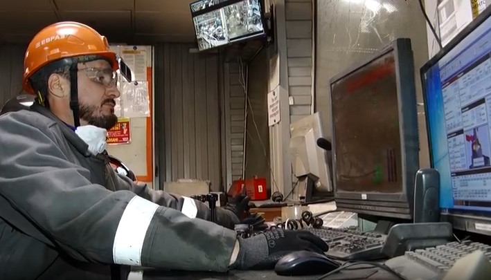 На ЕВРАЗ НТМК внедрили цифрового помощника-сталевара для отслеживания параметров плавки | На Нижнетагильском металлургическом комбинате установили цифрового сталевара