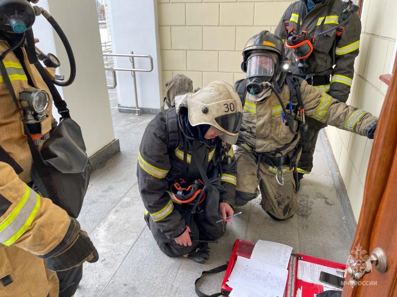 Сотрудники МЧС Нижнего Тагила показали свои навыки на двухдневных сборах | МЧС провело двухдневные сборы в Нижнем Тагиле
