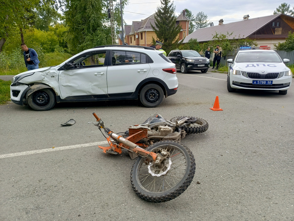 В Нижнем Тагиле подросток без спроса взял питбайк и попал в аварию | На Урале несовершеннолетний получил травмы в ДТП