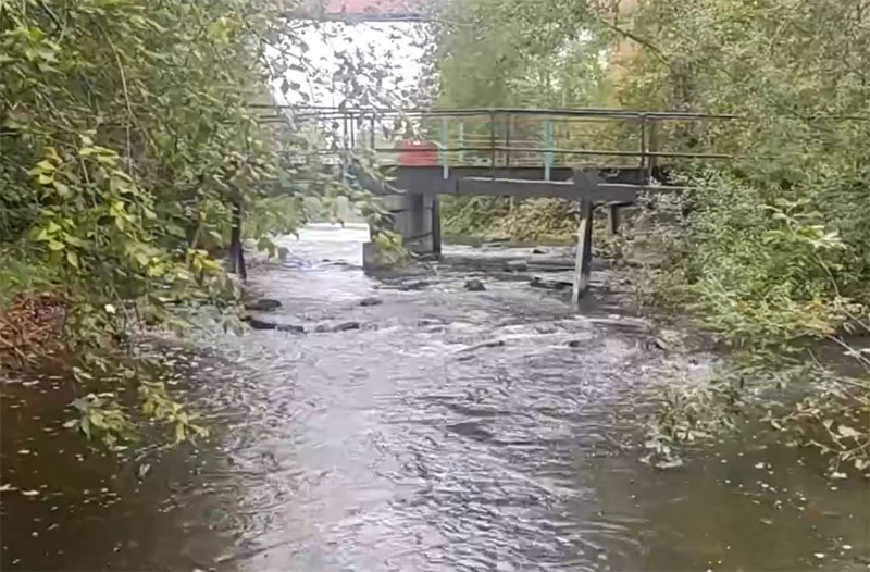 В Нижнем Тагиле снова заметили загрязнение реки Выя: что выяснили проверяющие? | Жители Нижнего Тагила вновь пожаловались на загрязнение реки Выя