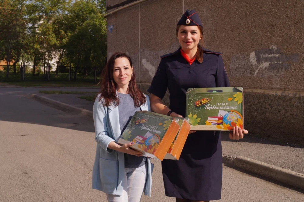 Семилетний Коля находится в реабилитационном центре: в Нижнем Тагиле полицейские провели социальную акцию для семей в трудной жизненной ситуации | На Урале детям вручили наборы к школе