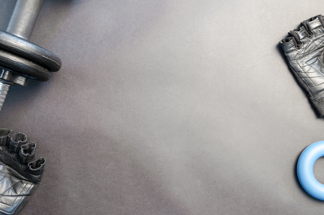 Три школы Нижнего Тагила получили инвентарь для занятий самбо