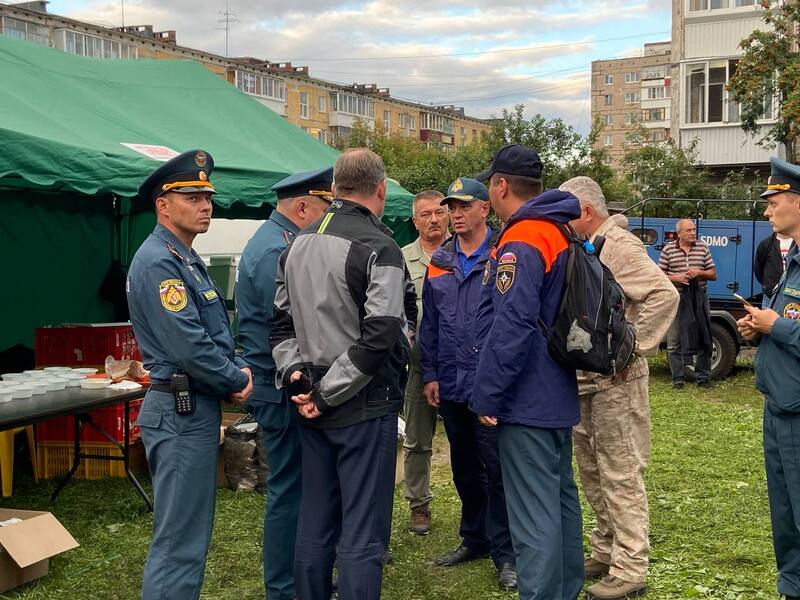 На место трагедии в Нижнем Тагиле прибыла дополнительная группировка специалистов МЧС России | В Нижний Тагил прибыла оперативная группа во главе с замминистра МЧС