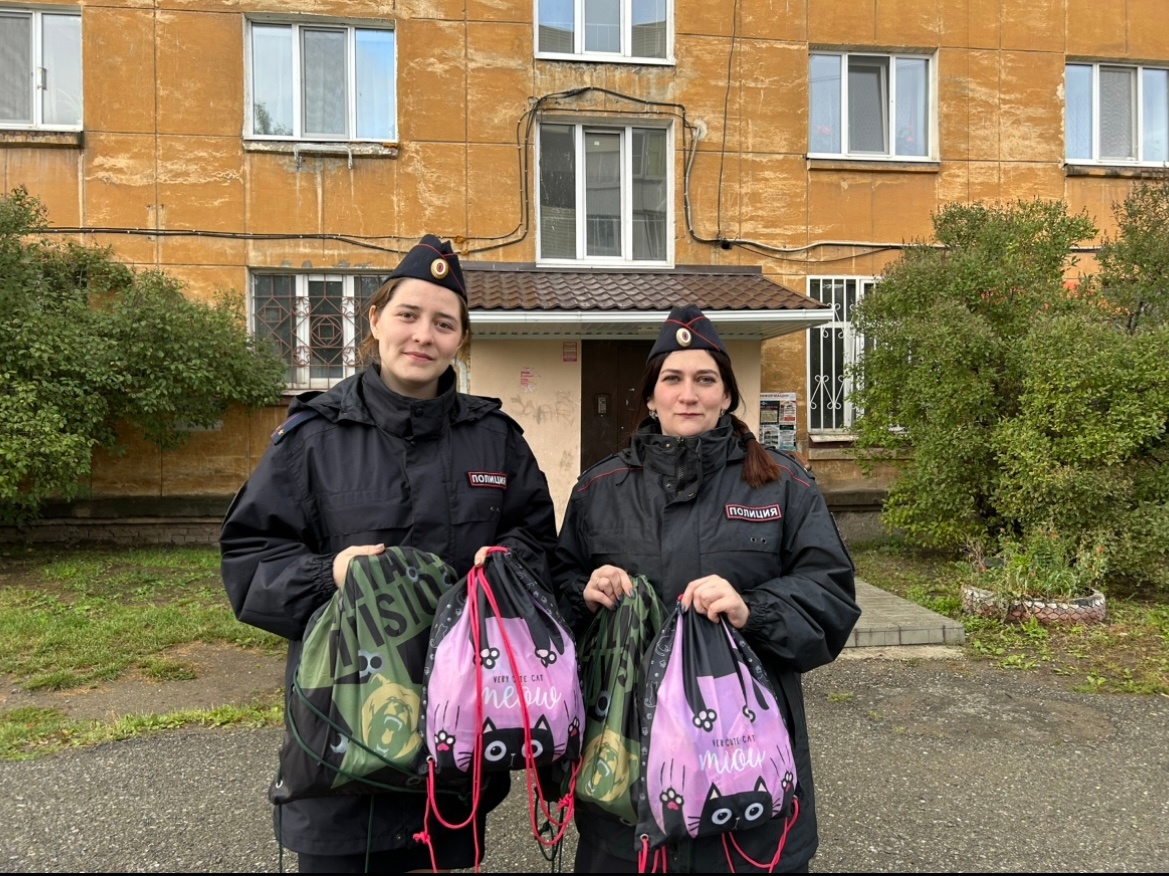 В Нижнем Тагиле сотрудники полиции принимают участие в традиционной акции «Помоги пойти учиться»