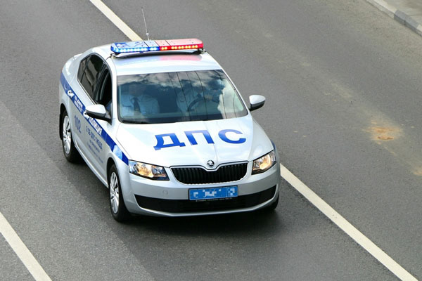 Добрые полицейские: сотрудники ДПС спасли ребенка в Нижнем Тагиле | В Нижнем Тагиле сотрудники ДПС помогли довезти ребенка в больницу