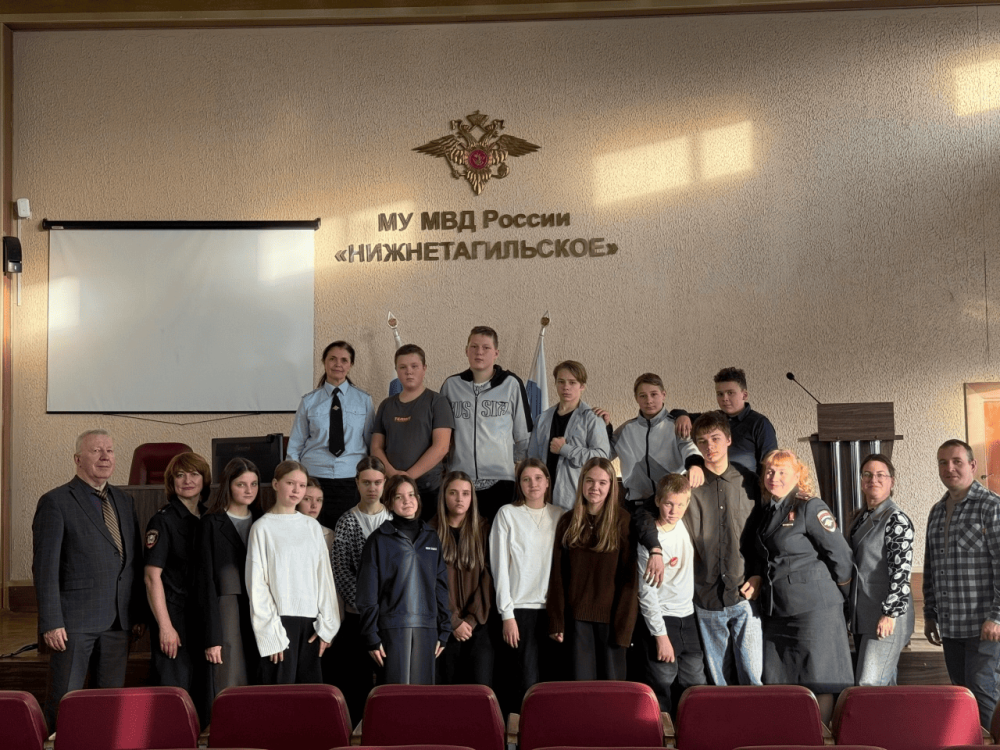 Школьники из Нижнего Тагила заглянули "за кулисы" полиции: экскурсия с элементами профилактики | Школьники в полиции Нижнего Тагила: экскурсия по подразделениям Школьники из Нижнего Тагила заглянули "за кулисы" полиции: экскурсия с элементами профилактики | Школьники в полиции Нижнего Тагила: экскурсия по подразделениям