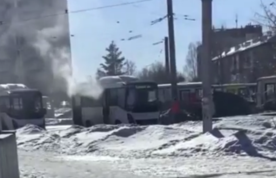 В Нижнем Тагиле загорелся новый автобус?