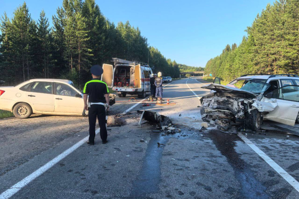 Под Нижним Тагилом в ДТП погибли водитель и две пассажирки: всего за последние дни произошло три аварии | На Урале в ДТП столкнулись два автомобиля, погибли трое человек
