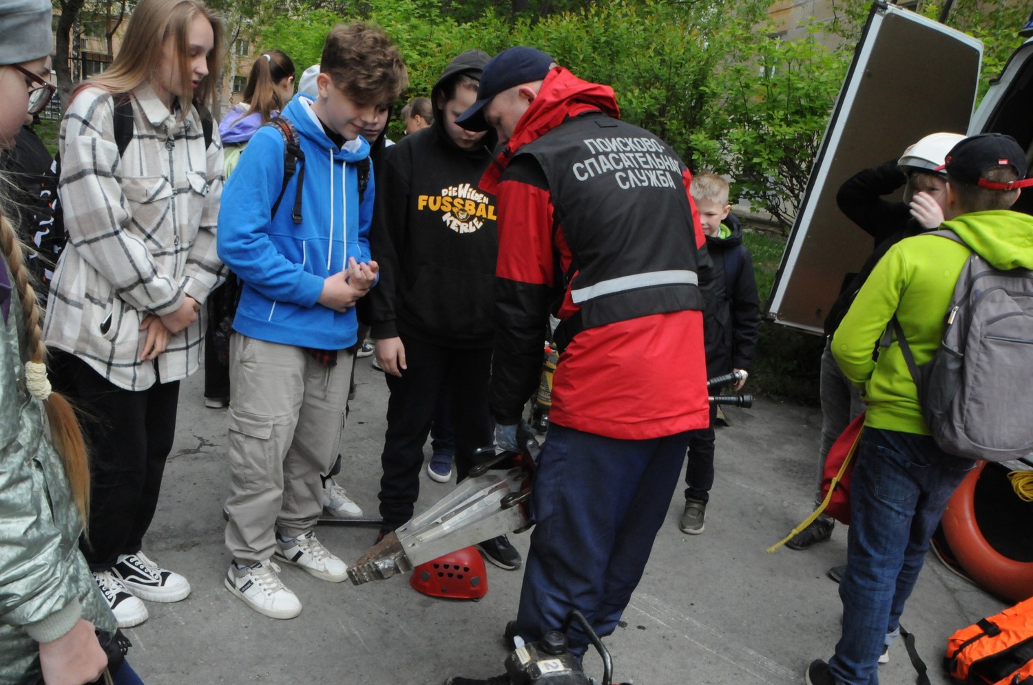 Форум детской безопасности в Нижнем Тагиле: Встреча с представителями оперативных служб и важные уроки для школьников