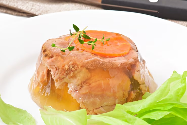 Эксперт рассказал россиянам, что холодец помогает справиться с похмельем  | Эксперт Тяжельников: холодец снижает похмельный синдром