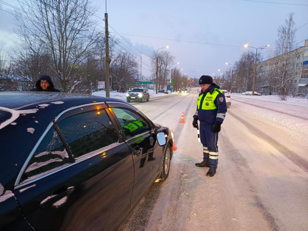 Не уступил на «зебре»: в Нижнем Тагиле водитель Toyota Camry сбил 17-летнюю девушку на пешеходном переходе | Водитель Toyota Camry сбил девушку на пешеходном переходе в Нижнем Тагиле