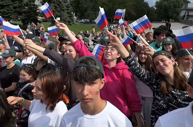 В Нижнем Тагиле 11 подростков получили первые паспорта в День Государственного флага | В Нижнем Тагиле подросткам вручили первые паспорта в День флага России В Нижнем Тагиле 11 подростков получили первые паспорта в День Государственного флага | В Нижнем Тагиле подросткам вручили первые паспорта в День флага России