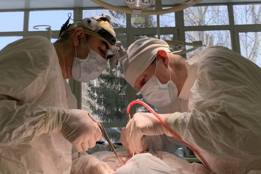 Потерял около двух литров крови: тагильские медики спасли мужчину с множественными ножевыми ранениями | На Урале врачи спасли пациента с ножевыми ранениями и массивной кровопотерей