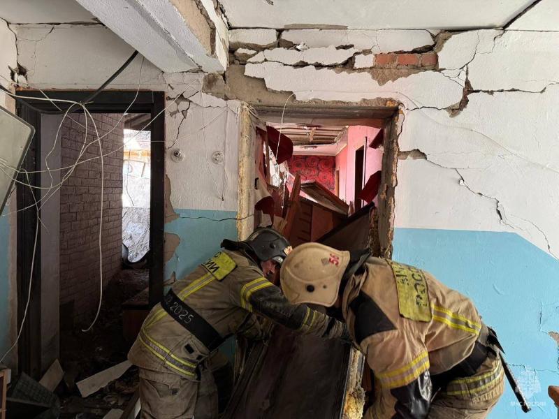 Свердловчанин включил чайник и спровоцировал взрыв газа в многоэтажке: пострадали четверо человек  | В Серове произошел взрыв газа в жилом доме 