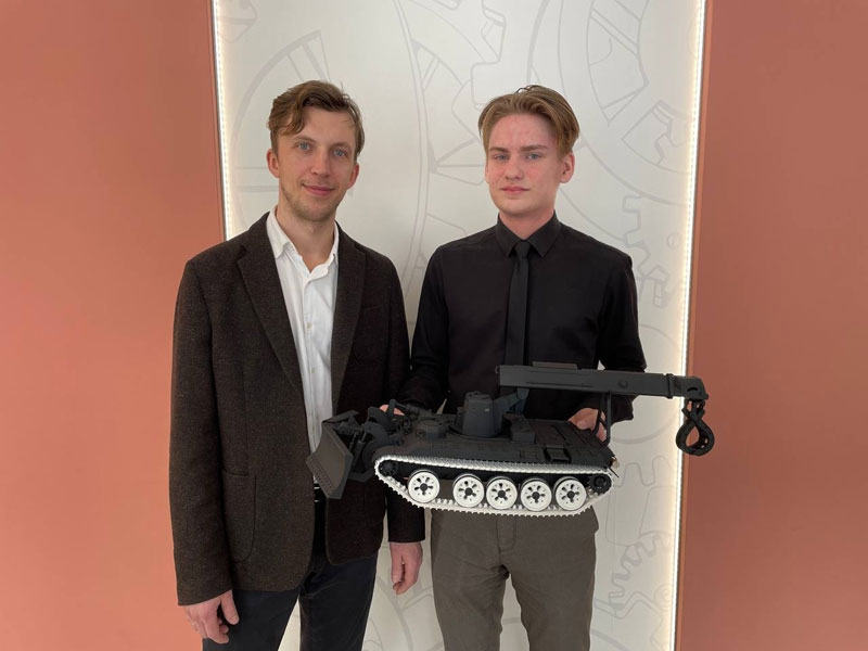 Выпускник лицея №39 Нижнего Тагила второй раз получил премию Аммоса Черепанова | Тагильский выпускник снова стал лучшим юным изобретателем и получил престижную премию Выпускник лицея №39 Нижнего Тагила второй раз получил премию Аммоса Черепанова | Тагильский выпускник снова стал лучшим юным изобретателем и получил престижную премию