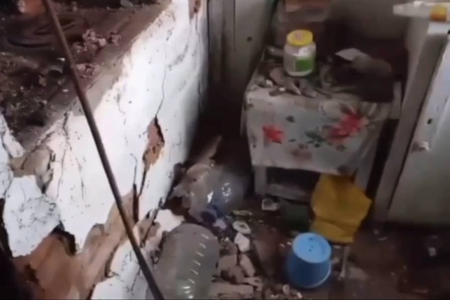 Мама участника СВО из Горноуральска молит власти выделить ей квартиру взамен аварийной | Жительница Урала, мать участника СВО, вынуждена жить в аварийной квартире