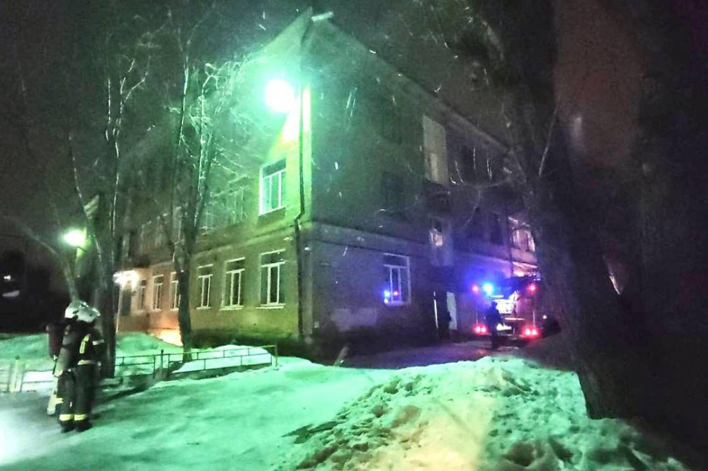 В школе Нижнего Тагила произошел пожар: пострадавших нет | На Урале в учебном учреждении произошел пожар