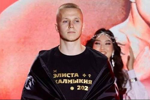 Тагильский кикбоксер Иван Булдаков одержал победу на международном фестивале боевых искусств | Свердловчанин Иван Булдаков победил на фестивале боевых искусств в Калмыкии