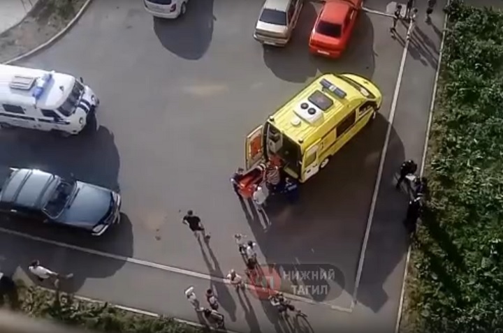 Женщина выпала с балкона в Нижнем Тагиле