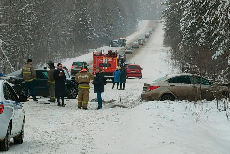 В массовом ДТП под Нижним Тагилом пострадали три человека