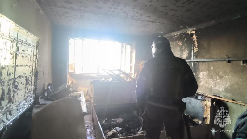 Тагильчанин погиб во время пожара в многоквартирном доме | В Нижнем Тагиле произошло возгорание в пятиэтажке