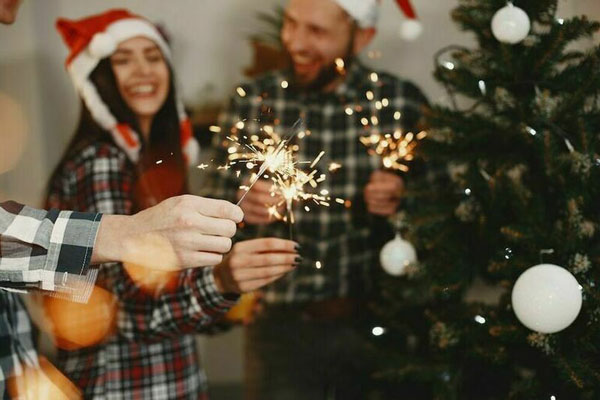 Роскачество назвало лучшие марки шампанского для новогодних праздников