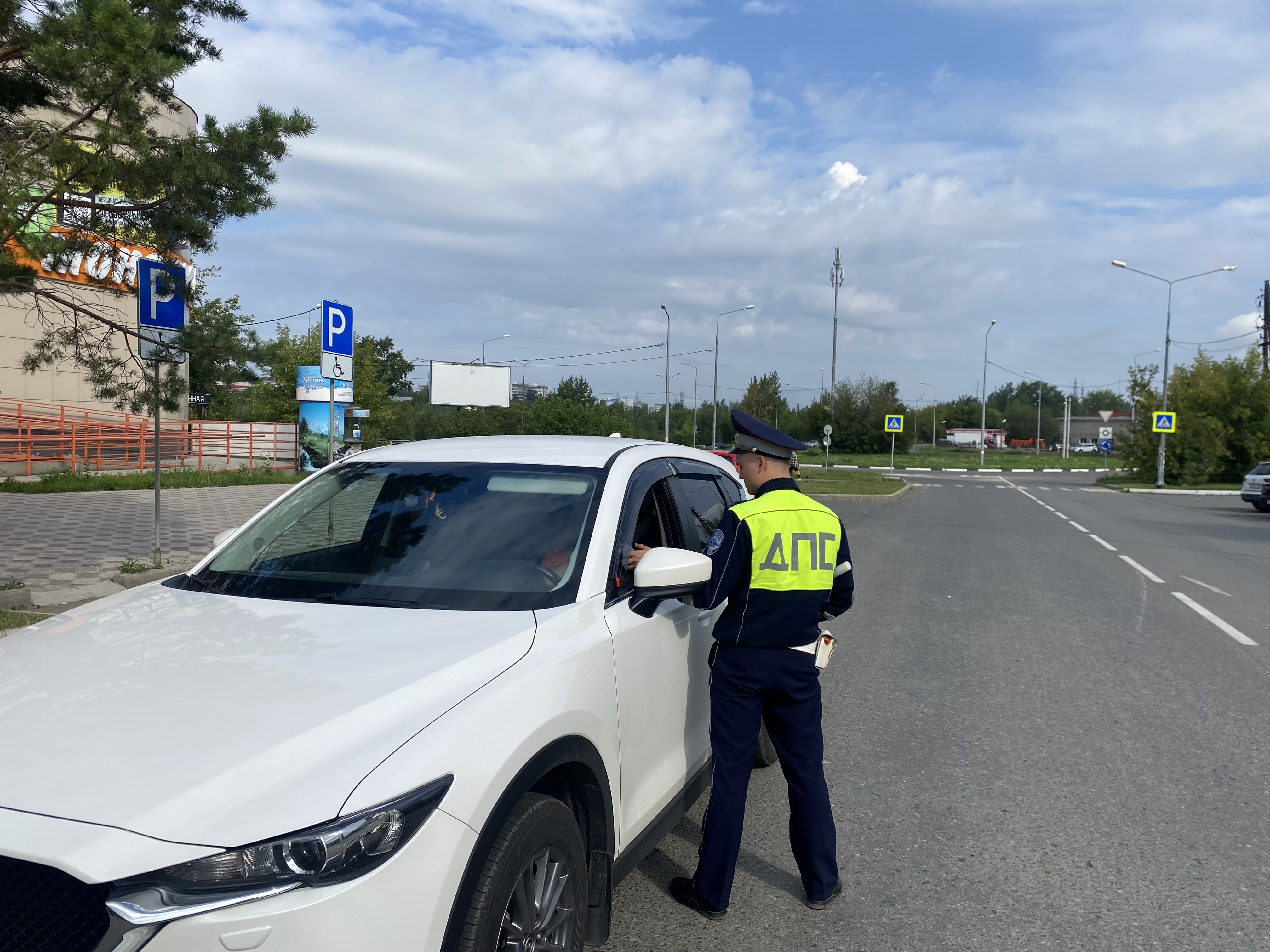 Сотрудники Госавтоинспекции Нижнего Тагила подвели итоги профилактического мероприятия "Безопасная дорога"