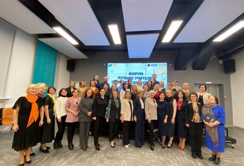 Шестеро учителей из Нижнего Тагила получили премию в размере двухсот тысяч рублей | На Урале учителям вручили премии ко Дню знаний Шестеро учителей из Нижнего Тагила получили премию в размере двухсот тысяч рублей | На Урале учителям вручили премии ко Дню знаний