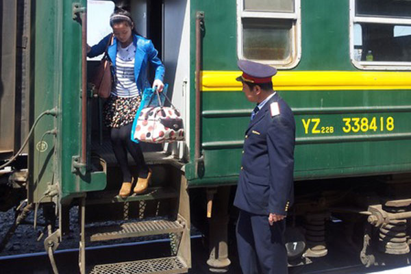 В Нижнем Тагиле мужчина совершил экстремальную поездку | В Нижнем Тагиле мужчина проехал на подножке поезда