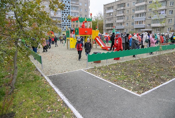 В Нижнем Тагиле открыли новый двор с детской площадкой