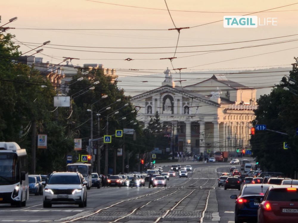 Завод «Планта» в Нижнем Тагиле отметил День машиностроителя — лучших работников наградили медалями | Нижнетагильский завод «Планта» наградил лучших работников в честь Дня машиностроителя