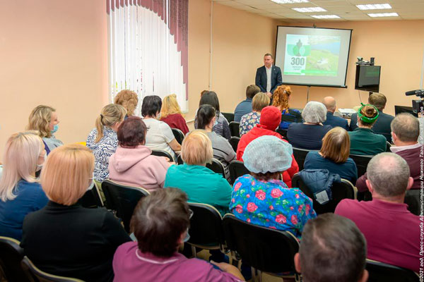 Владислав Пинаев встретился с коллективом городской больницы № 4