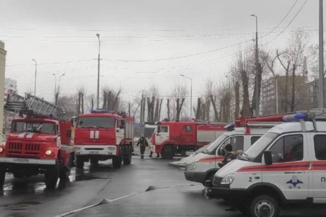 В Нижнем Тагиле огнеборцы «потушили» пожар на особенно сложном объекте – в Новом Молодежном театре | На Урале прошли учения огнеборцев на объекте, отмечаемом по повышенному рангу