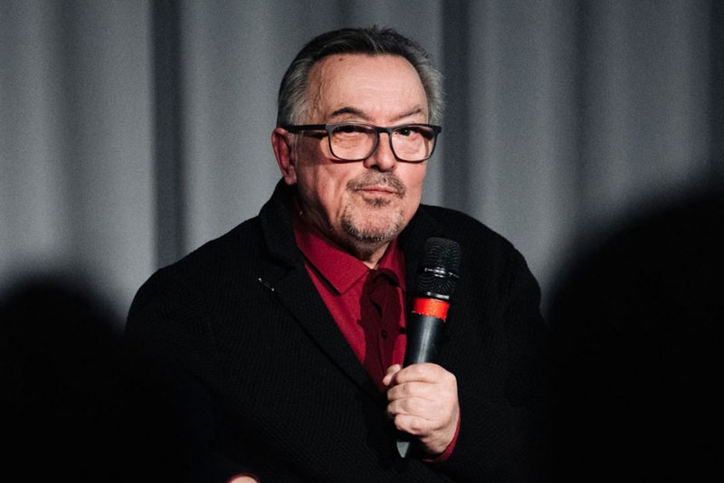 Административное дело против киноведа Вячеслава Шмырова за дискредитацию ВС РФ передано в суд | В Екатеринбурге киновед Вячеслав Шмыров предстанет перед судом за “дискредитацию армии”