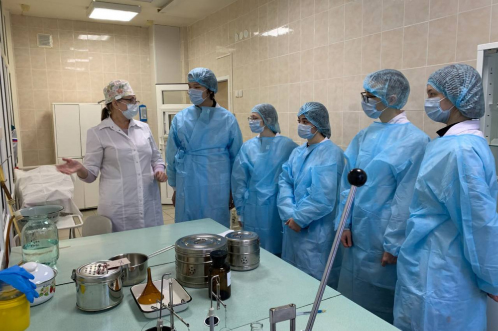 В Нижнем Тагиле будущие медики побывали на экскурсии в Городской больнице №1 | На Урале медики провели экскурсию для школьников и студентов