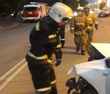 Два человека госпитализированы из-за ДТП с Lexus на Алтайской в Нижнем Тагиле