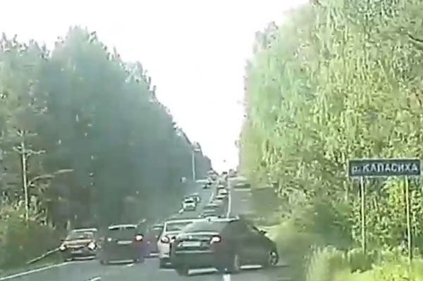 Накануне вечером в Нижнем Тагиле водители не поделили дорогу