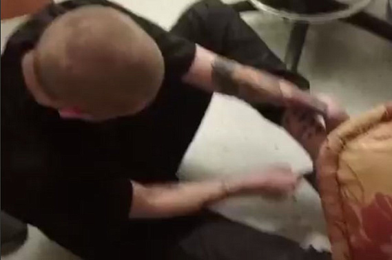 В Свердловской области заметили врачей, которые находились в невменяемом состоянии | На Урале пьяные врачи не смогли сделать ребёнку МРТ. Видео