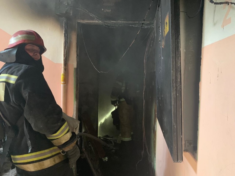Утром в Тагиле горела квартира в двухэтажном доме. Эвакуировались десять человек