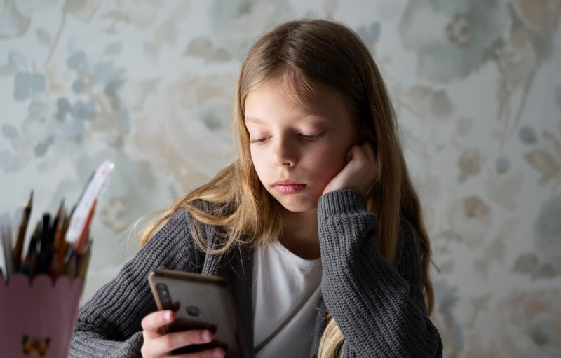 Афера с "вечным доступом": школьница потеряла 82 тысячи рублей на поддельной разблокировке Roblox | Фейковый доступ к Roblox стоил ребёнку 82 тысячи рублей: детали случая