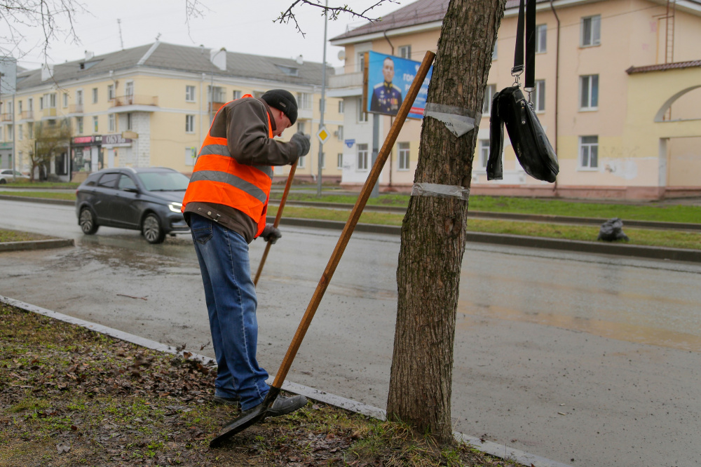 Более трех тысяч заводчан примут участие в уборке Дзержинского района Нижнего Тагила | На Урале свыше трех тысяч сотрудников завода примут участие в весенних субботниках 