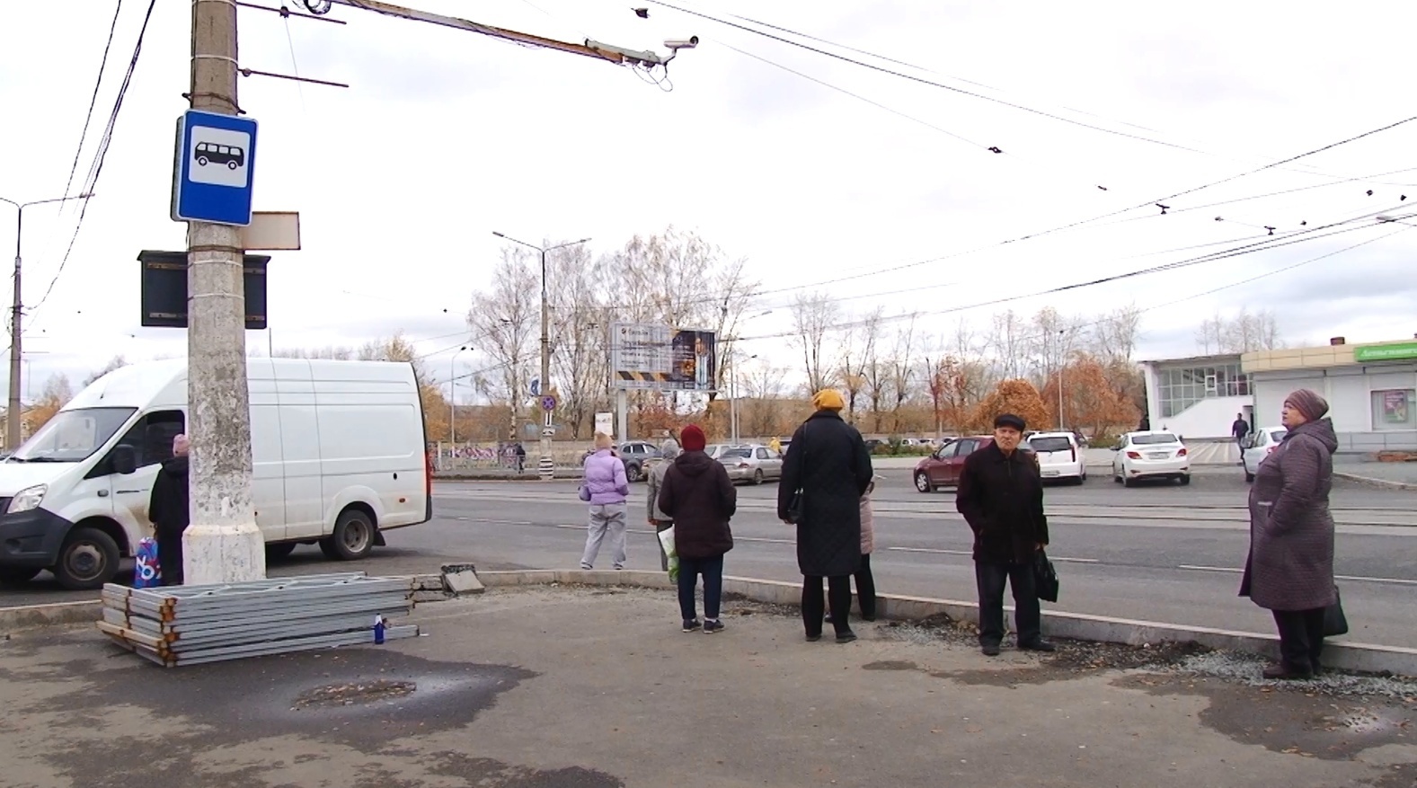 Ограждение на остановке ДК "Юбилейный" в Нижнем Тагиле убрано