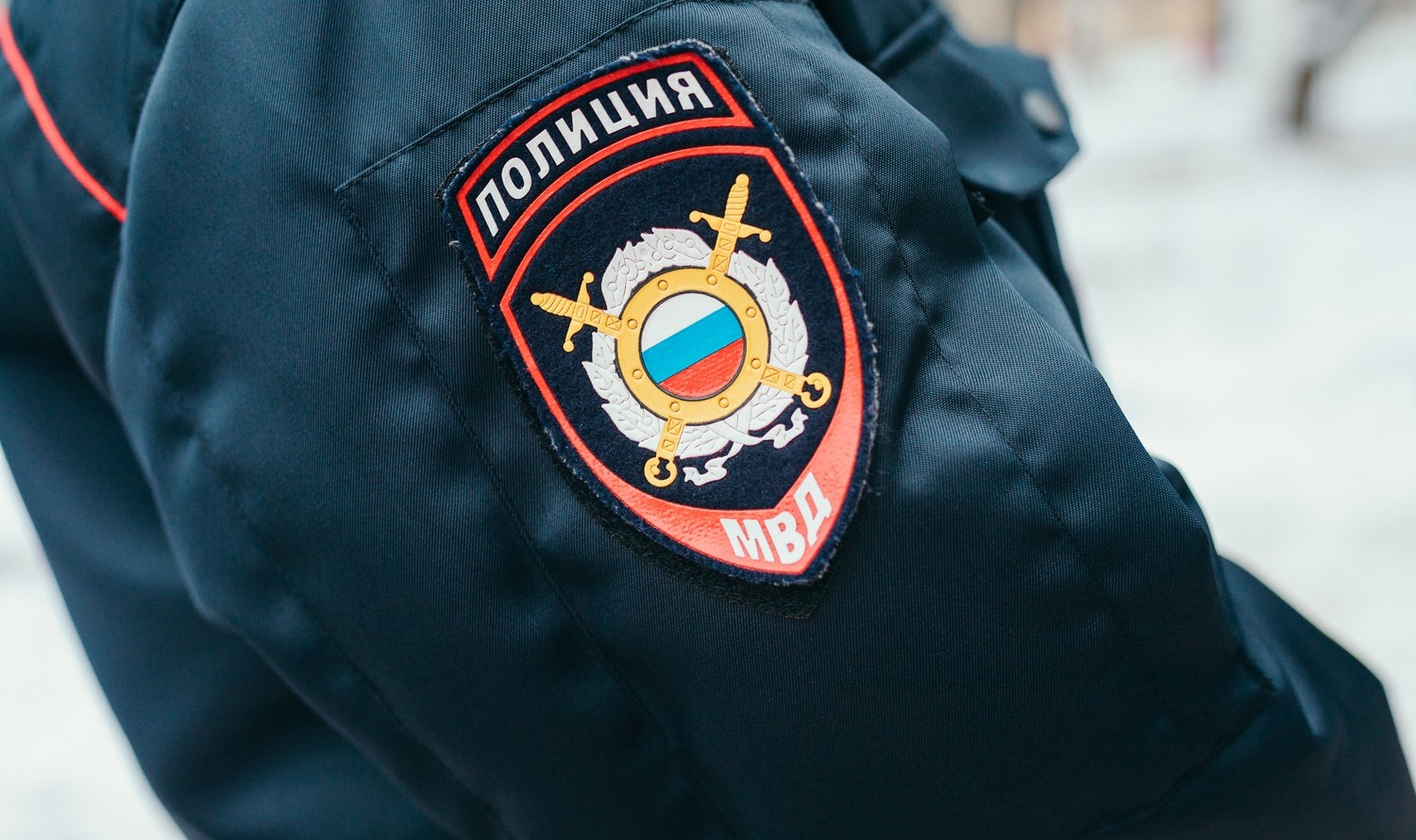 Полиция и очевидцы рассказали свои версии инцидента с падением ребёнка из окна пятого этажа на Старателе в Нижнем Тагиле