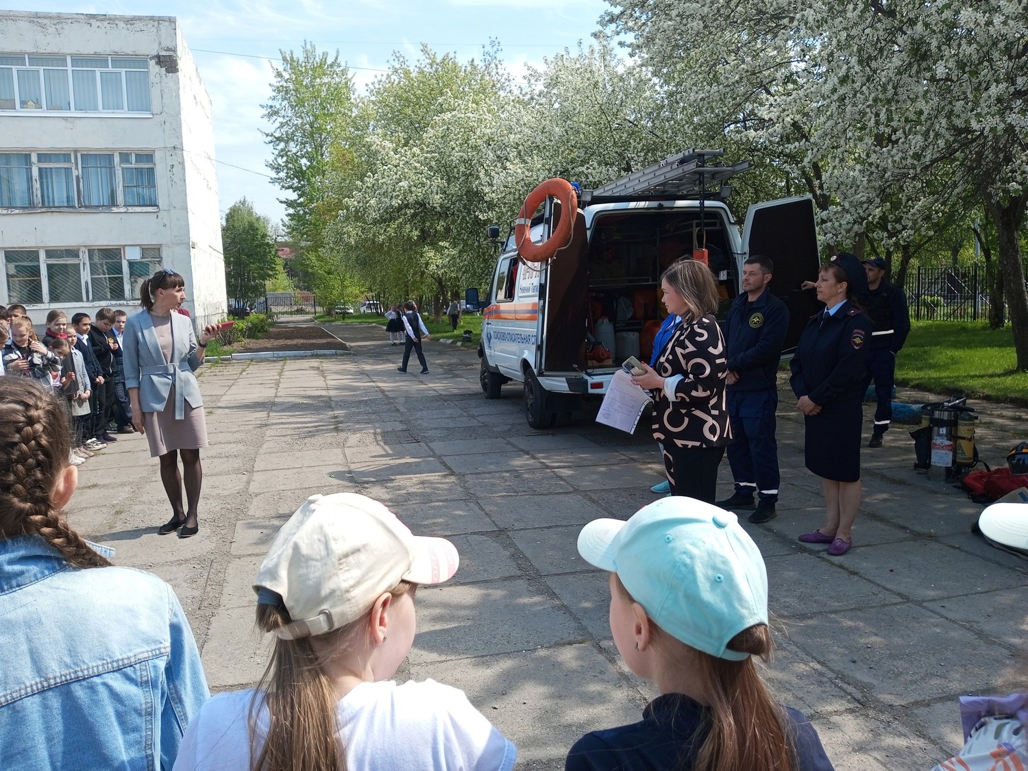 Форум детской безопасности: Дети познают мир оперативных служб