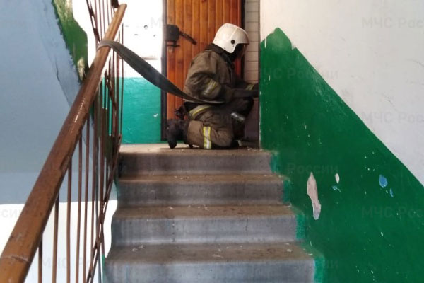 Вечером в Нижнем Тагиле в квартире жилого дома горел мусор