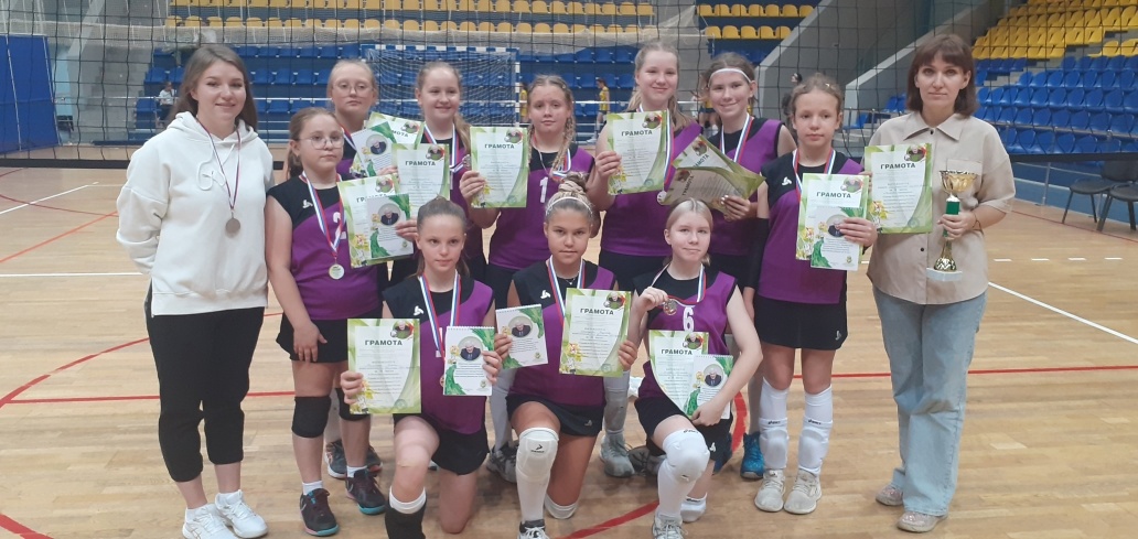 "Уралочки" из Нижнего Тагила сияли на областном турнире по волейболу