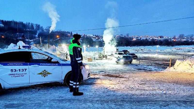В Крещенские дни на Урале движение будут контролировать 350 экипажей ДПС | Более 300 экипажей ДПС будет работать в Крещенские дни в Свердловской области