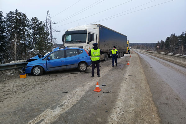 Выехала на встречку. Под Нижним Тагилом в ДТП погибла водитель легковушки